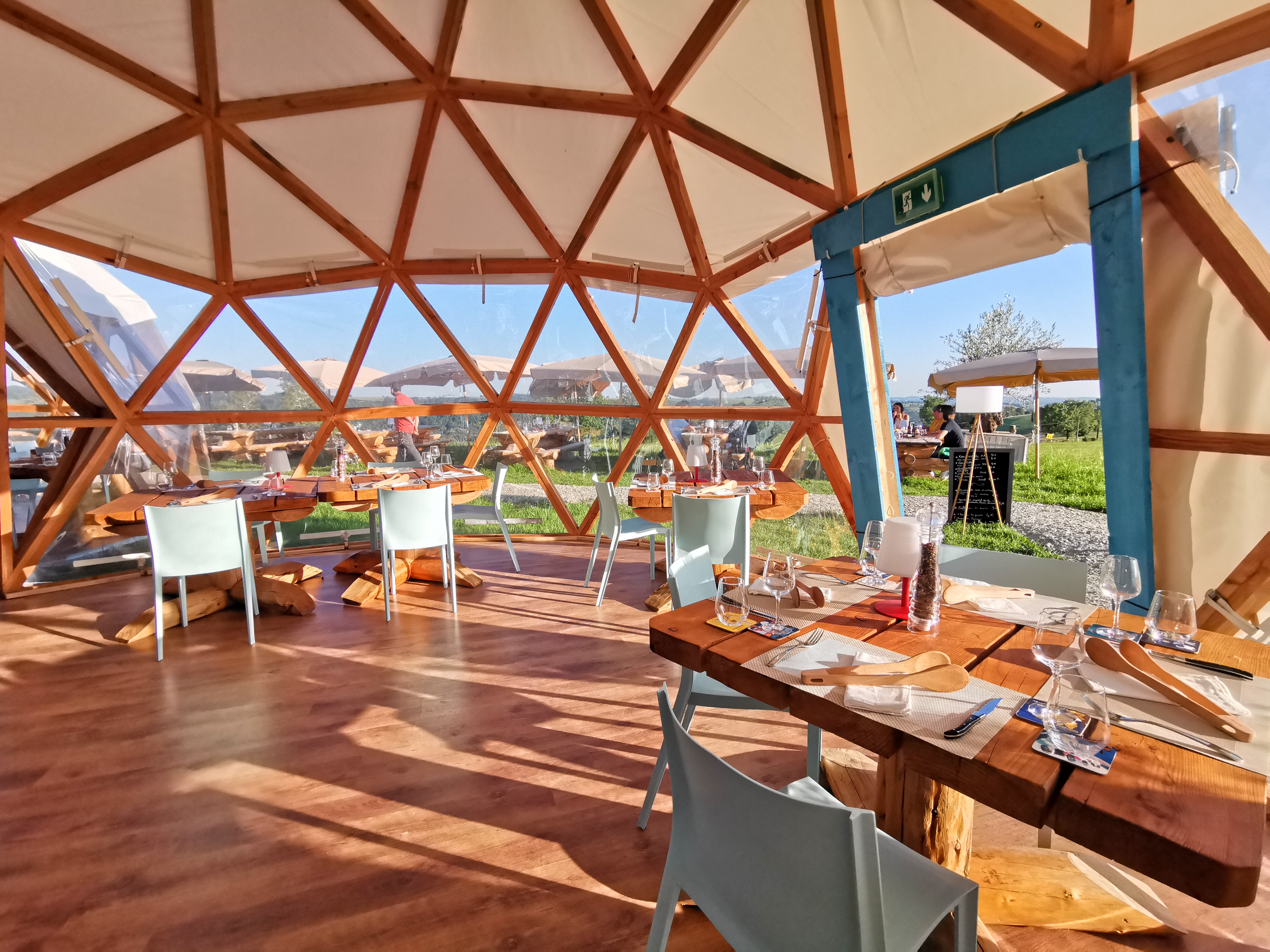 Paysage du Cantal avec vaches Salers - Restaurant Bulle de Salers