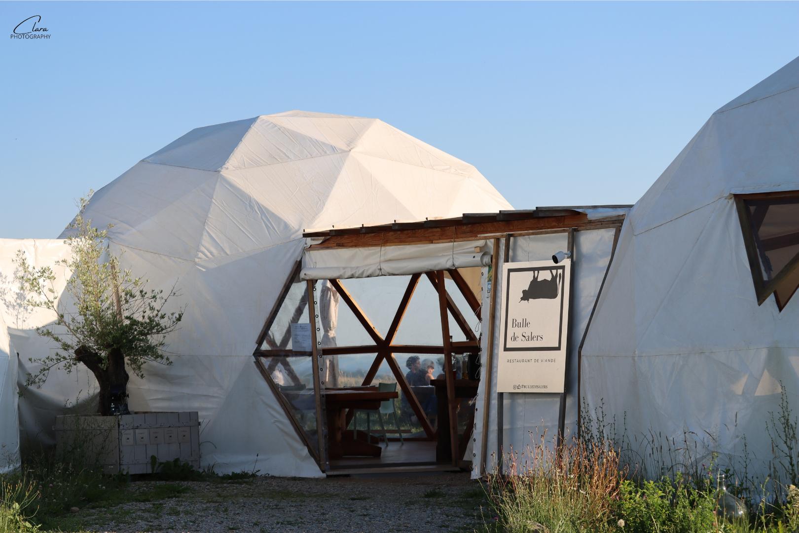Dôme géodésique coucher de soleil Cantal